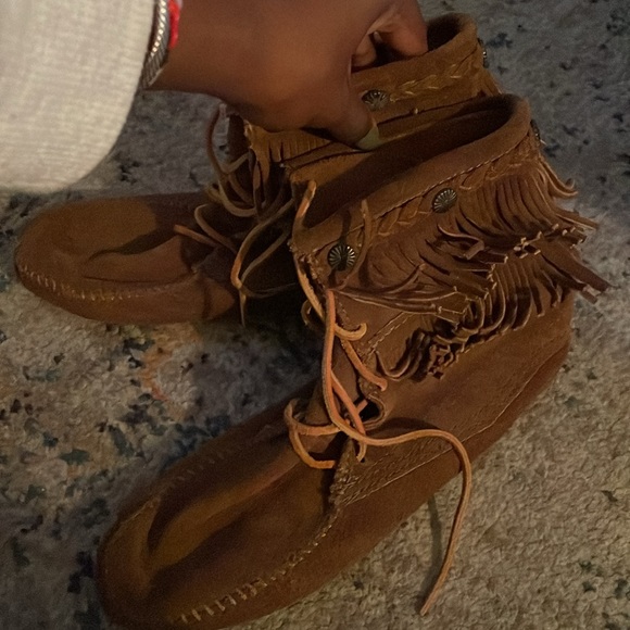 Minnetonka double fringe tramper boot - Picture 3 of 7